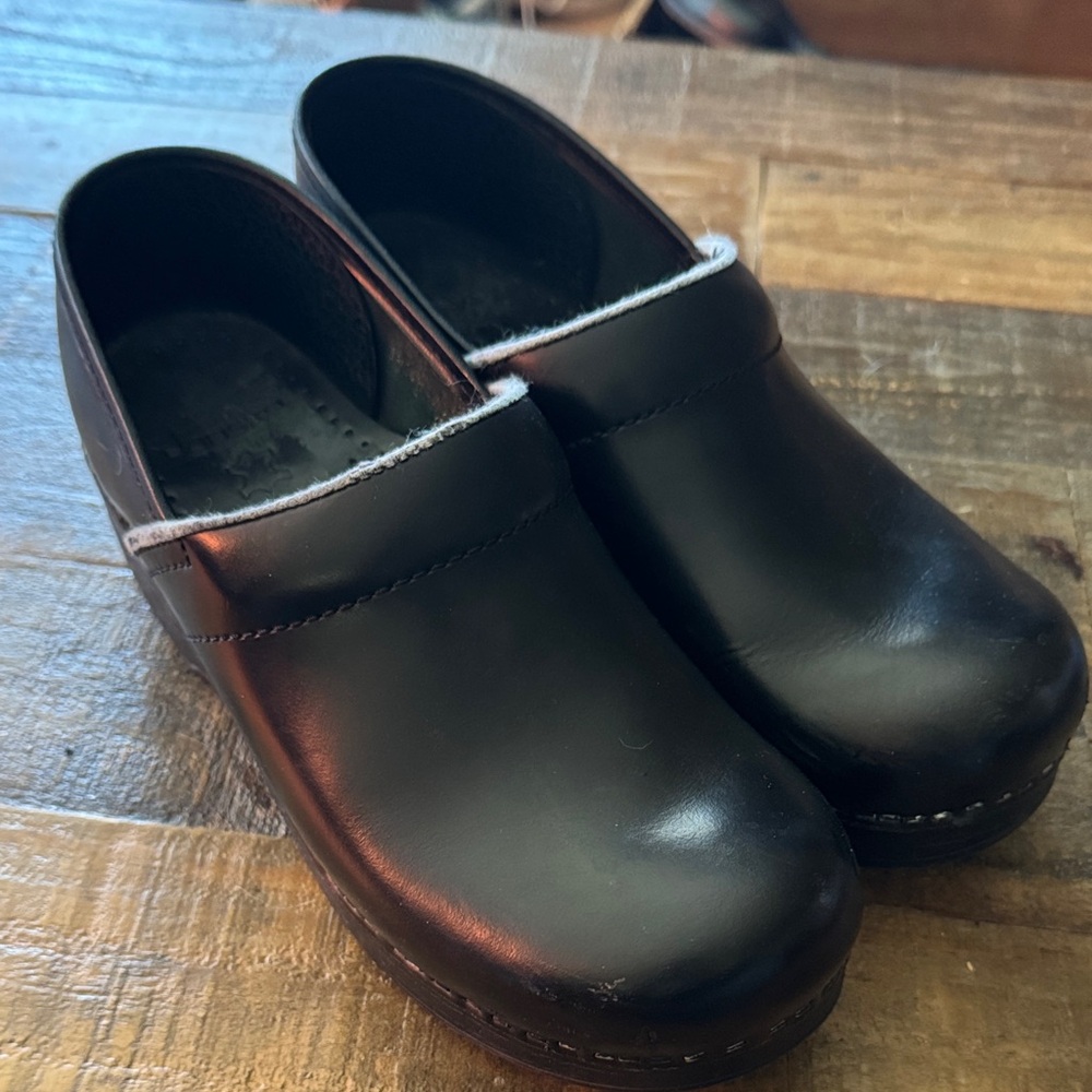 Dansko Professional Clog Black Leather Size 38/7.5/8 Narrow